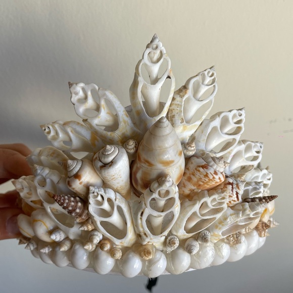 Vintage | Seashell Crown - Handmade - Picture 1 of 6